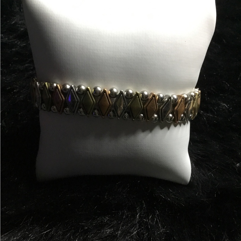 Stretch Abstract Bracelet - Picture 4 of 7